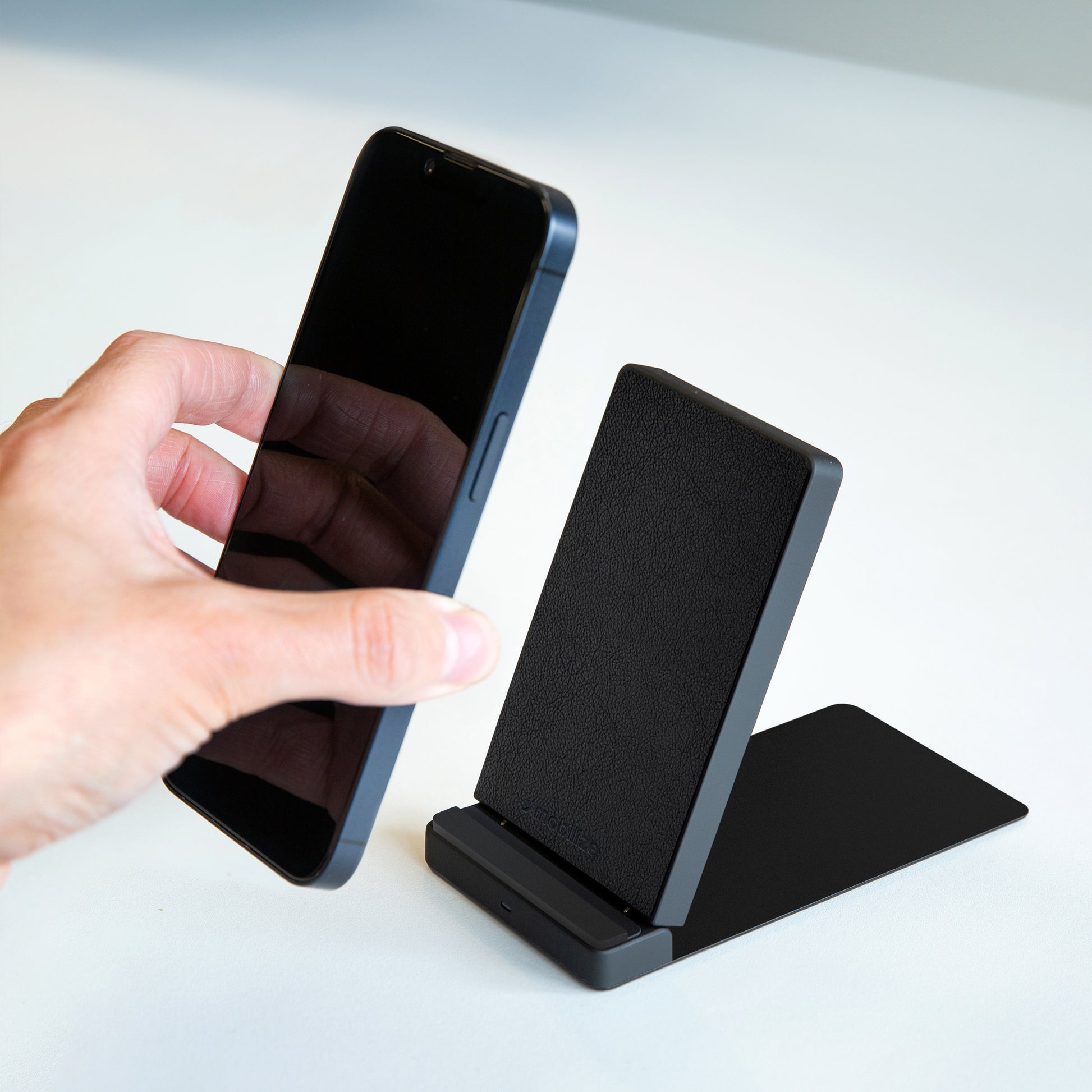 Mobilize Wireless Fast Charger Foldable 5W/7.5W/10W/15W Pu Leather Black